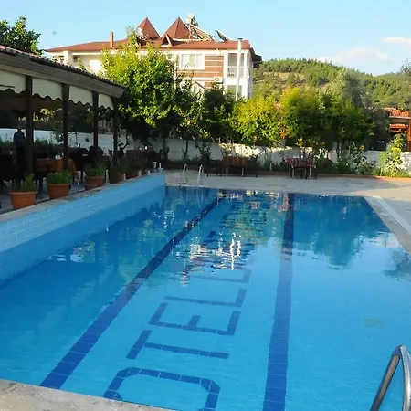 Dort Mevsim Pamukkale