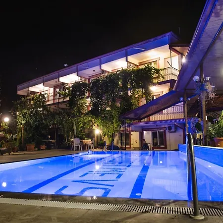 Dort Mevsim Pamukkale