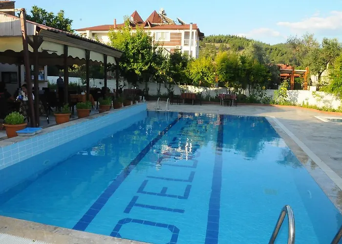 Dort Mevsim Pamukkale