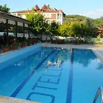 Dort Mevsim Pamukkale