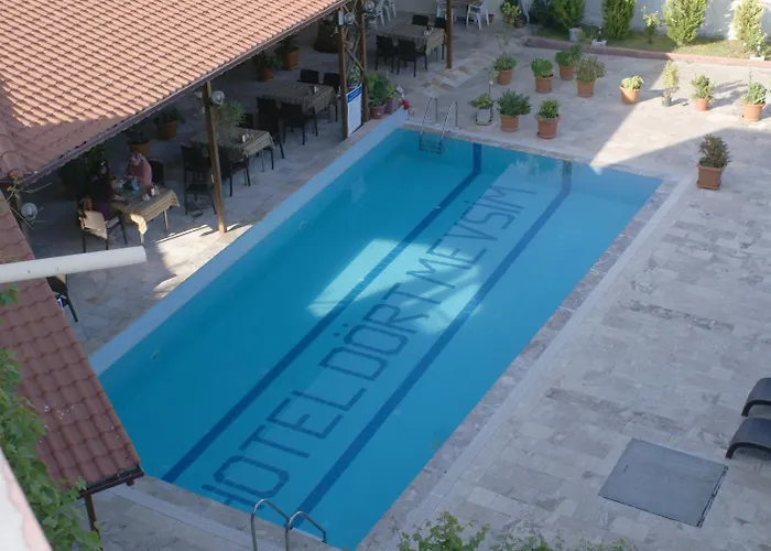 Dort Mevsim Pamukkale