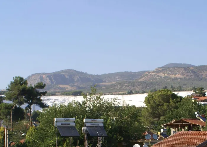 Dort Mevsim Pamukkale